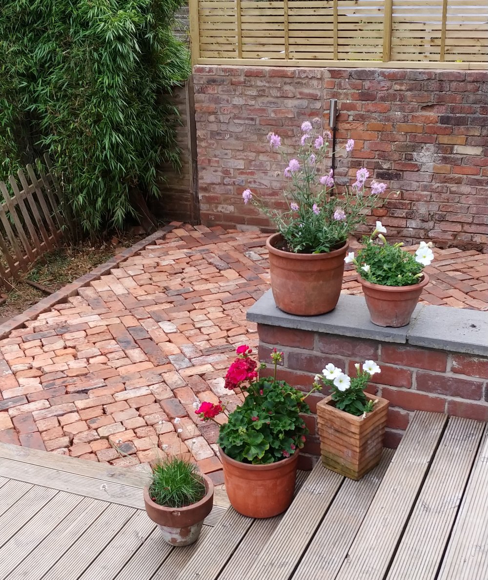 How to lay a brick patio?